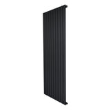 Radiador de columna única negro de 1600 mm x 700 mm, con un diseño vertical y acabado liso que aporta elegancia y calidez al espacio