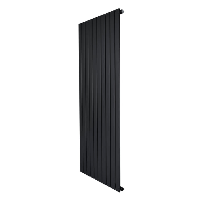 Radiador de columna única negro de 1600 mm x 700 mm, con un diseño vertical y acabado liso que aporta elegancia y calidez al espacio