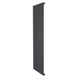 Radiador de columna única en gris antracita, con diseño vertical y acabado liso, ideal para espacios modernos y elegantes