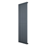 Radiador de columna ovalado en gris antracita, con un diseño moderno y elegante, ideal para espacios contemporáneos y eficientes