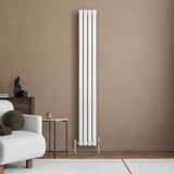 Radiador de columna ovalado blanco de 1800 mm x 240 mm, con diseño elegante y moderno, instalado en una pared de color beige
