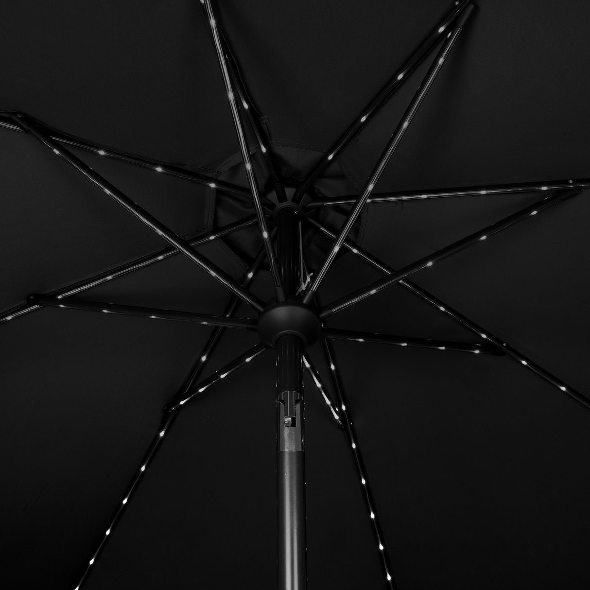 Parasol LED Inclinable 2,7 m con Base – Negro